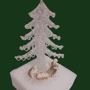 Silvestri Glass Nativity Scene With Christmas Tree Figurine